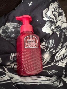 Bath & Body Works The Perfect Christmas Gentle Foaming Hand Soap
